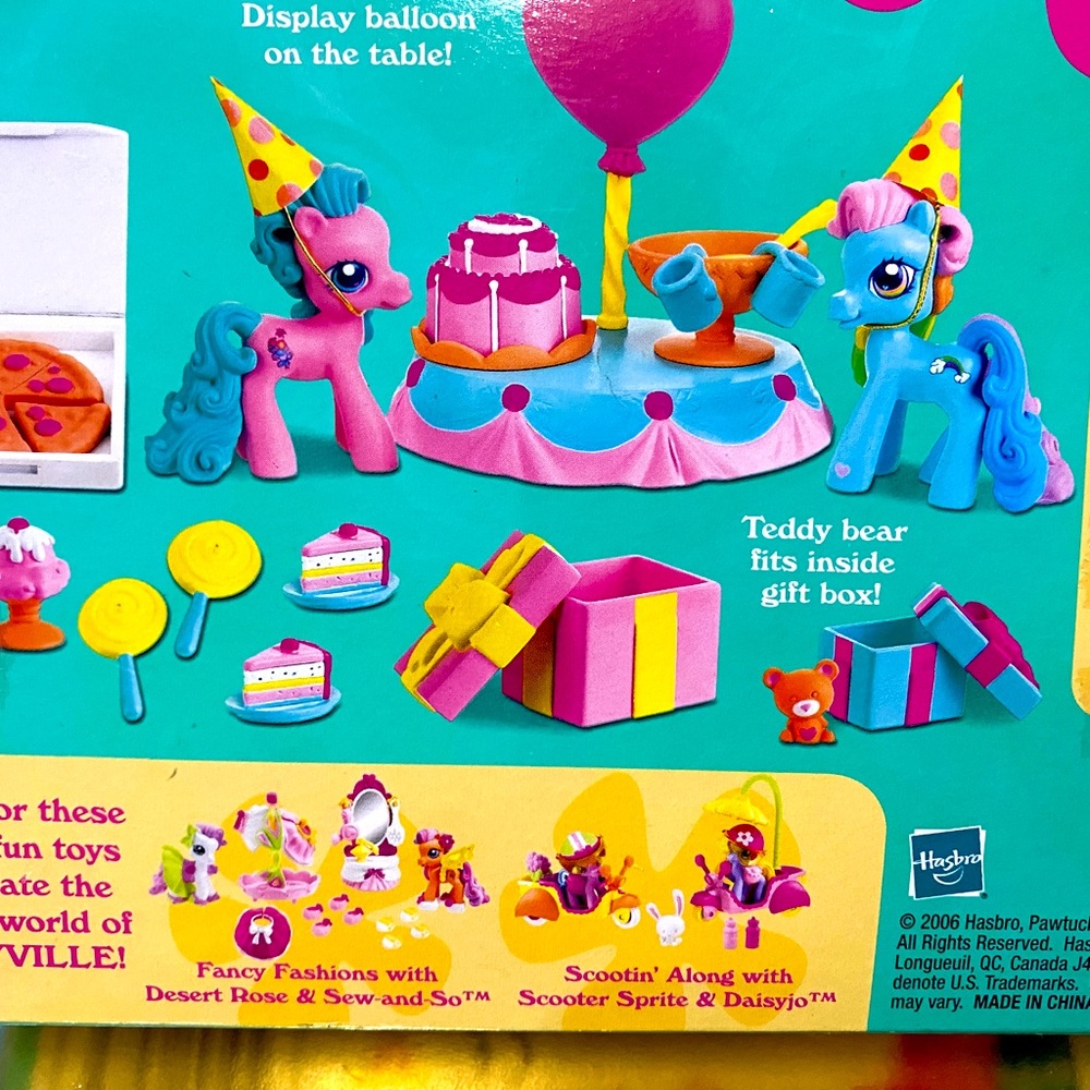 MY LITTLE PONY NWT 2006 PONYVILLE BIRTHDAY AFTERNOON RAINBOW DASH &BUNCHES-O-FUN - Picture 16 of 16